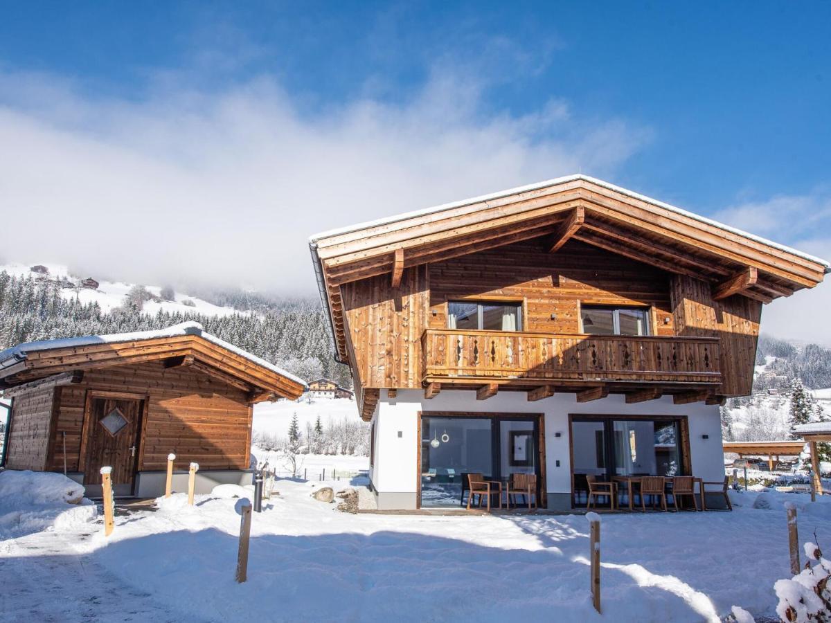 Apartment In Wald Im Pinzgau With A Carport Экстерьер фото